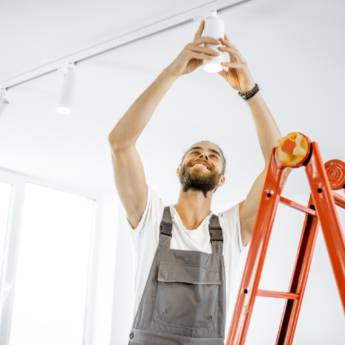 Comprar o produto de Instalação padrão light em Eletricistas em Rio de Janeiro, RJ por Solutudo