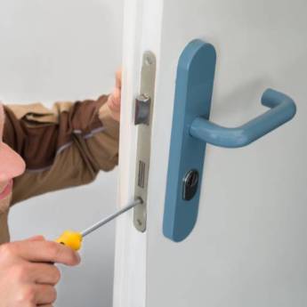 Comprar o produto de Conserto e troca de fechadura em Chaveiros em São Paulo, SP por Solutudo