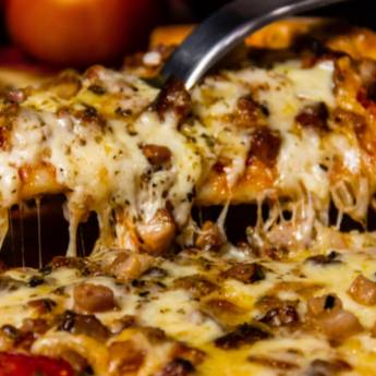 Comprar o produto de Pizza de bacon com queijo em Pizzarias em São Paulo, SP por Solutudo