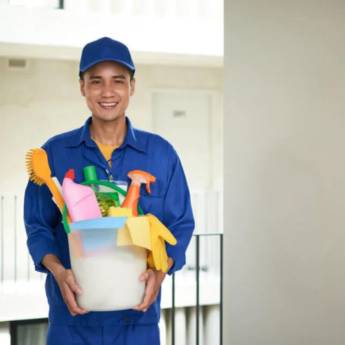 Comprar o produto de Terceirização de Auxiliar de Limpeza em Serviços de Portaria e Limpeza em São Paulo, SP por Solutudo