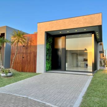 Comprar o produto de  Especialista em venda de imóveis em Capão da Canoa em Imobiliárias - Corretores de Imóveis em Capão da Canoa, RS por Solutudo