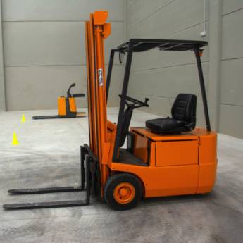 Comprar o produto de Aluguel de empilhadeira  em Empilhadeiras em Garça, SP por Solutudo