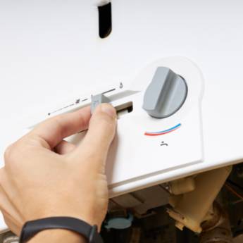 Comprar o produto de Manutenções de aquecedores em Assistência Técnica e Conserto de Fogões em São Gonçalo, RJ por Solutudo