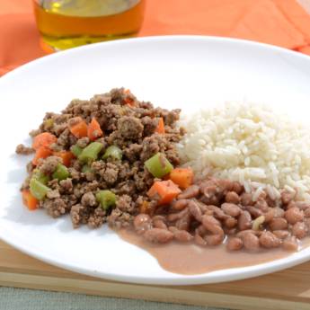 Comprar o produto de Carne moída com arroz branco e feijão carioca em Executivos em Bauru, SP por Solutudo