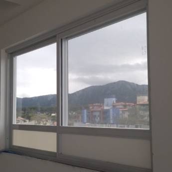 Comprar o produto de  Esquadrias de alumínio  em Vidraçarias em Florianópolis, SC por Solutudo
