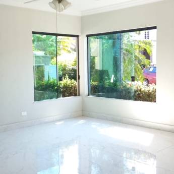 Comprar o produto de Portas e janelas em vidro em Vidraçarias em Cambé, PR por Solutudo