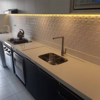 Comprar o produto de Fabricação e Instalação de pia de cozinha  em Porcelanatos em Pedro Leopoldo, MG por Solutudo