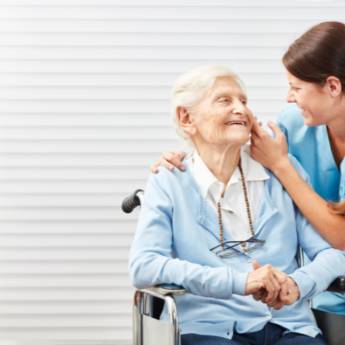 Comprar o produto de Cuidadora de idosos particular em Enfermeiras e Cuidadores em Botucatu, SP por Solutudo