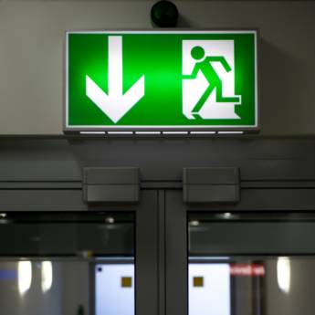 Comprar o produto de Iluminação de emergência em Extintores - Equipamentos de Proteção Contra Incêndio em Cariacica, ES por Solutudo