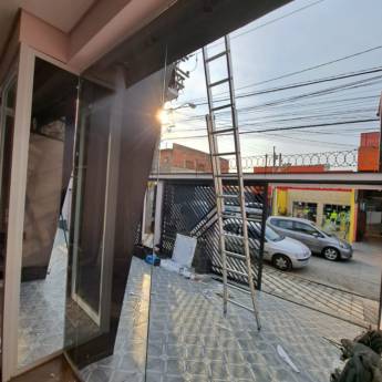 Comprar o produto de Empresa especializada em limpeza de vidros  em Limpeza de Vidros e Fachadas em Votorantim, SP por Solutudo