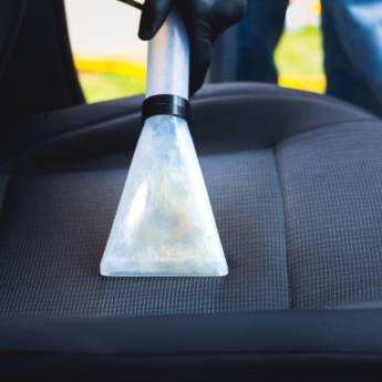 Comprar o produto de Higienização de veículos em geral em Higienização e Lavagem de Carpete - Tapetes - Capachos em Rio de Janeiro, RJ por Solutudo