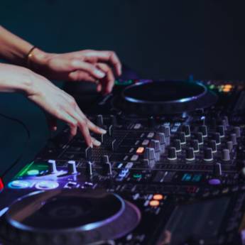 Comprar o produto de Dj em Carros de Som - Alto Falantes em Belém, PA por Solutudo