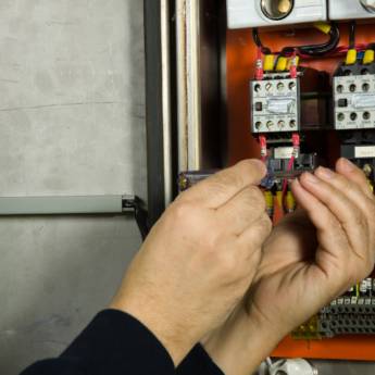 Comprar o produto de Eletricista industrial em Projetos Elétricos em Divinópolis, MG por Solutudo