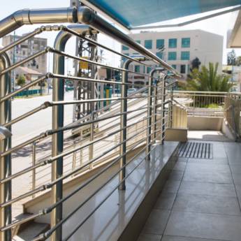 Comprar o produto de Corrimão em aço inox em Estruturas Metálicas em Porto Real, RJ por Solutudo