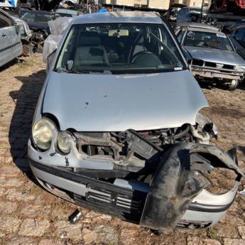Comprar o produto de VW - Polo 2.0 Gasolina 03/03 PARA RETIRADA DE PEÇAS  em Sucatas e Batidos pela empresa Ache Fácil Auto Peças em Jundiaí, SP por Solutudo