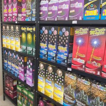 Comprar o produto de Loja de fogos de artifício em Fogos de Artifício em Valinhos, SP por Solutudo