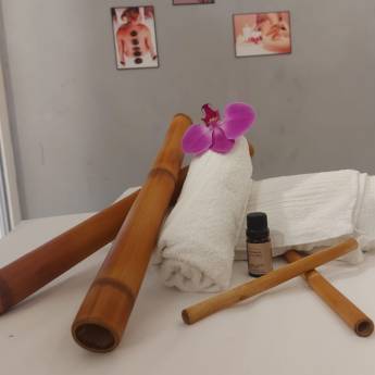 Comprar o produto de Clínica de estética em Massoterapeutas em Armação dos Búzios, RJ por Solutudo