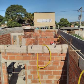 Comprar o produto de Pedreiro em Construção em Duque de Caxias, RJ por Solutudo