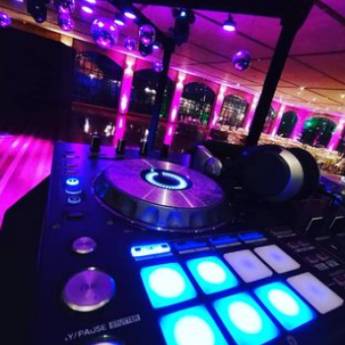 Comprar o produto de DJ  em Som - Iluminação em Botucatu, SP por Solutudo