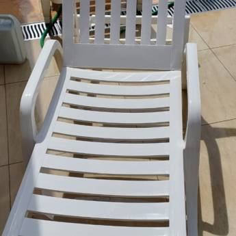 Comprar produto Limpeza de cadeiras espreguiçadeiras em Limpeza pela empresa Monica Clean - Serviços de Limpeza em Itupeva, SP