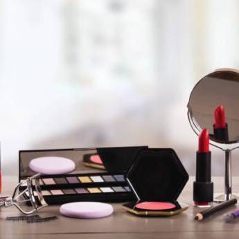 Comprar o produto de Maquiagem em Farmácias em Botucatu, SP por Solutudo