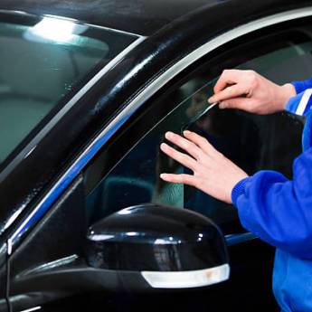 Comprar o produto de Remoção de chuva ácida do vidro do carro em Bauru em Serviços automotivos em Bauru, SP por Solutudo