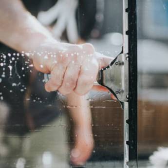 Comprar o produto de Remoção de chuva ácida de vidros em geral em Bauru em Vidros em Bauru, SP por Solutudo