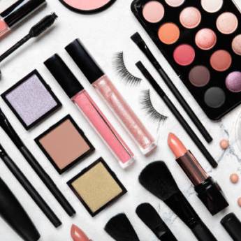 Comprar o produto de Maquiagem em Maquiagem em Botucatu, SP por Solutudo