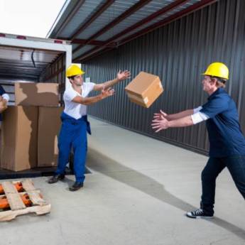 Comprar o produto de Veículo de mudança em Veículos e Transportes em Pato Branco, PR por Solutudo