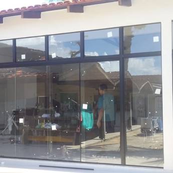 Comprar o produto de Especialista em vidro temperado em Vidros em Macapá, AP por Solutudo