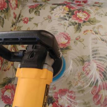 Comprar o produto de Limpeza de poltronas em Limpeza de estofado  em Joinville, SC por Solutudo