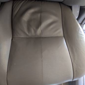 Comprar o produto de Limpeza de banco de couro em Limpeza de estofado  em Joinville, SC por Solutudo