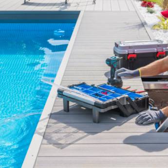 Comprar o produto de Especialista em manutenção de piscinas em Limpeza de Piscinas em Joinville, SC por Solutudo