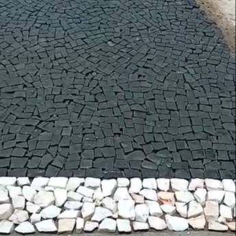 Comprar o produto de Pedra Mosaico/Petit Pavet em Pedras para Jardim em Birigui, SP por Solutudo