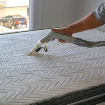 Comprar o produto de Higiênização de Camas em Higienização e Lavagem de Carpete - Tapetes - Capachos em Rio de Janeiro, RJ por Solutudo