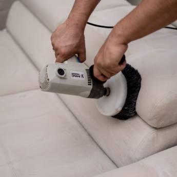 Comprar o produto de Tira manchas de Estofados em Higienização e Lavagem de Carpete - Tapetes - Capachos em Rio de Janeiro, RJ por Solutudo