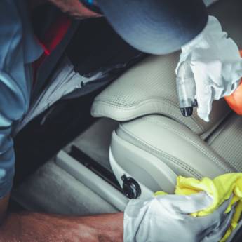 Comprar o produto de Revitalização de Couro em Higienização e Lavagem de Carpete - Tapetes - Capachos em Rio de Janeiro, RJ por Solutudo