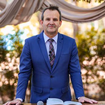 Comprar o produto de Cerimonialista em Celebrantes - Mestres de Cerimônia em Poços de Caldas, MG por Solutudo