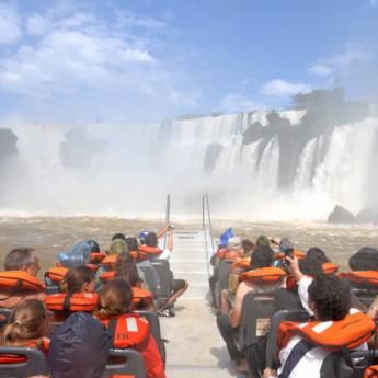Comprar o produto de Passeio La Gran Aventura - passeio de barco nas Cataratas da Argentina em Viagens e Turismo em Foz do Iguaçu, PR por Solutudo
