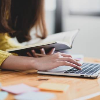 Comprar o produto de Aluguel de Notebook em Assistência Técnica em Itaquaquecetuba, SP por Solutudo