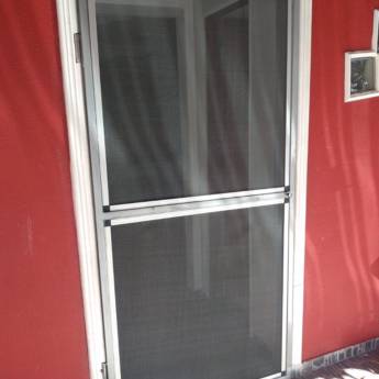 Comprar o produto de Telas mosqueteiras no Cruzeiro em Cortinas - Persianas - Carpetes pela empresa Mr Redes E Persianas na Asa Norte em Brasília, DF por Solutudo