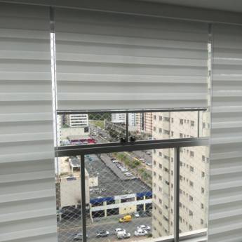 Comprar o produto de Limpeza a seco persianas em Noroeste em Cortinas - Persianas - Carpetes pela empresa Mr Redes E Persianas na Asa Norte em Brasília, DF por Solutudo