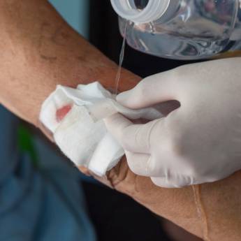 Comprar o produto de Curso de tratamento de feridas em Cursos de Segurança do Trabalho em Volta Redonda, RJ por Solutudo