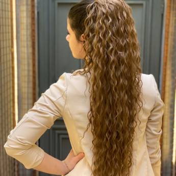 Comprar o produto de Aplique rabo de cavalo cabelo ondulado cor mel em Apliques de Cabelo pela empresa Trimurti Cabelos para Mega Hair Perucas Jumbo e Apliques para Cabelo  em Foz do Iguaçu, PR por Solutudo