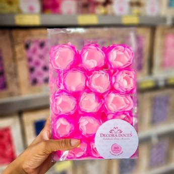 Comprar o produto de Forminha de doce modelo rosa cor de rosa em Artigos para Decoração pela empresa EmbalaFoz em Foz do Iguaçu, PR por Solutudo
