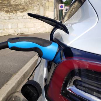 Comprar o produto de Carregamento veicular em Baterias e Carregadores em Contagem, MG por Solutudo