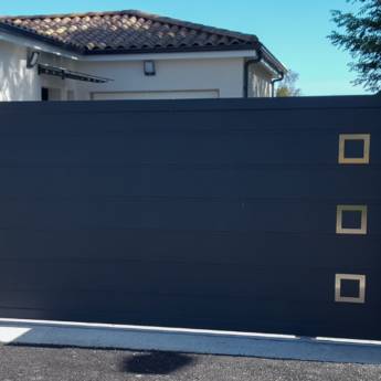 Comprar o produto de Portões De Correr em Metalúrgica em Joinville, SC por Solutudo