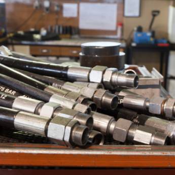 Comprar o produto de Montagem de mangueiras para sistemas hidráulicos de auto posto em Materiais Hidráulicos em Rio do Sul, SC por Solutudo