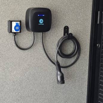 Comprar o produto de Carregador veicular (Wallbox) em Baterias e Carregadores em Florianópolis, SC por Solutudo
