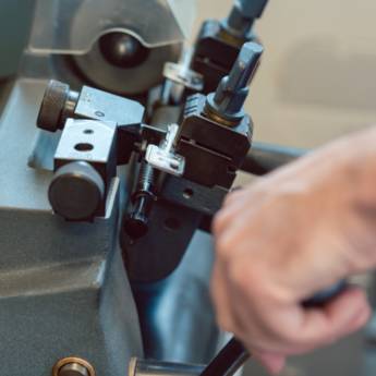 Comprar o produto de Cópia de chaves em Chaveiros em Cachoeiro de Itapemirim, ES por Solutudo